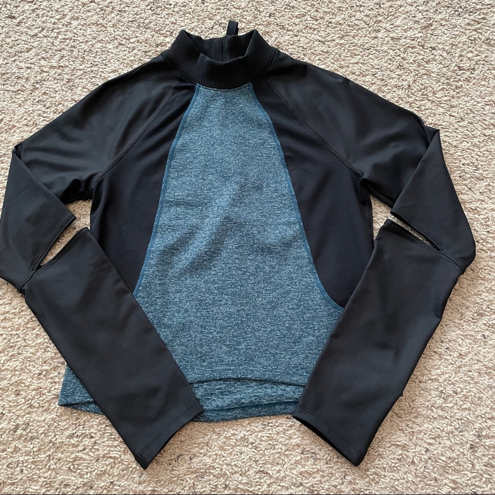 Under Armour Small Rehearsal Long Sleeve Crop Top - Picture 4 of 10